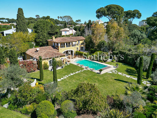 8 bedrooms Villa in Antibes, France No. 247292