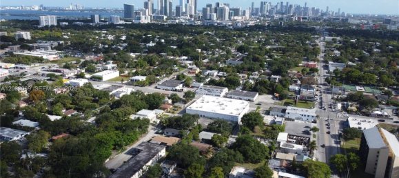 3 dormitorios villa en venta en Miami, Miami-Dade, Florida, USA № 614923 2