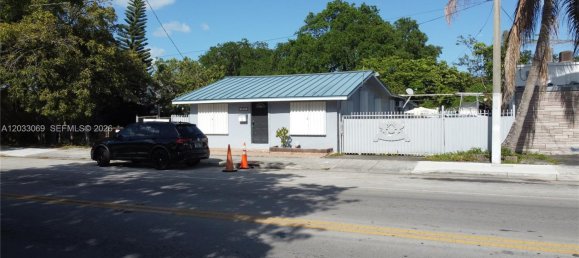 3 dormitorios villa en venta en Miami, Miami-Dade, Florida, USA № 614923 4