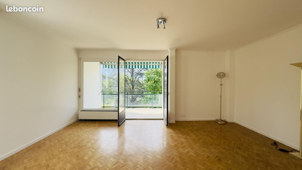 4 bedrooms Apartment in Charbonnieres-les-Bains, France No. 343500