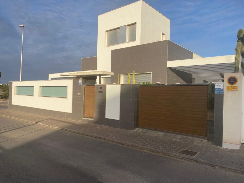 3 bedrooms Villa in Alicante, Spain No. 176549