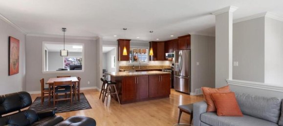 4 bedrooms House in British Columbia, Canada No. 1092 10