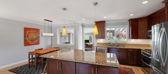 4 bedrooms House in British Columbia, Canada No. 1092 9