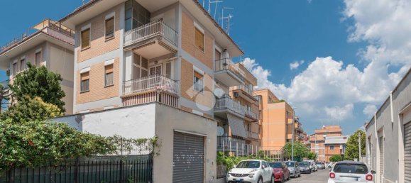 2 bedrooms Apartment in Rome, Italy No. 263321 3