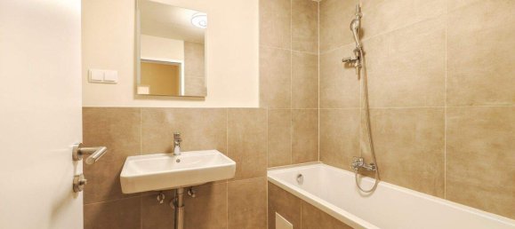 Studio in Wieden, Austria No. 131905 2