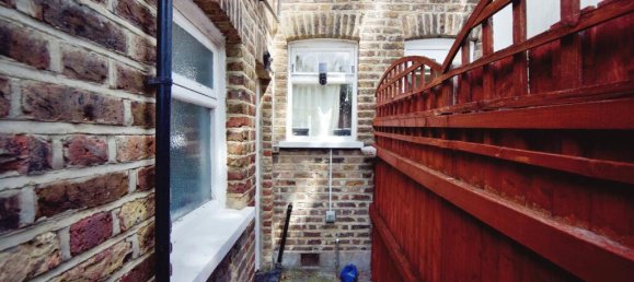 2 bedrooms House in London, United Kingdom No. 11689 8