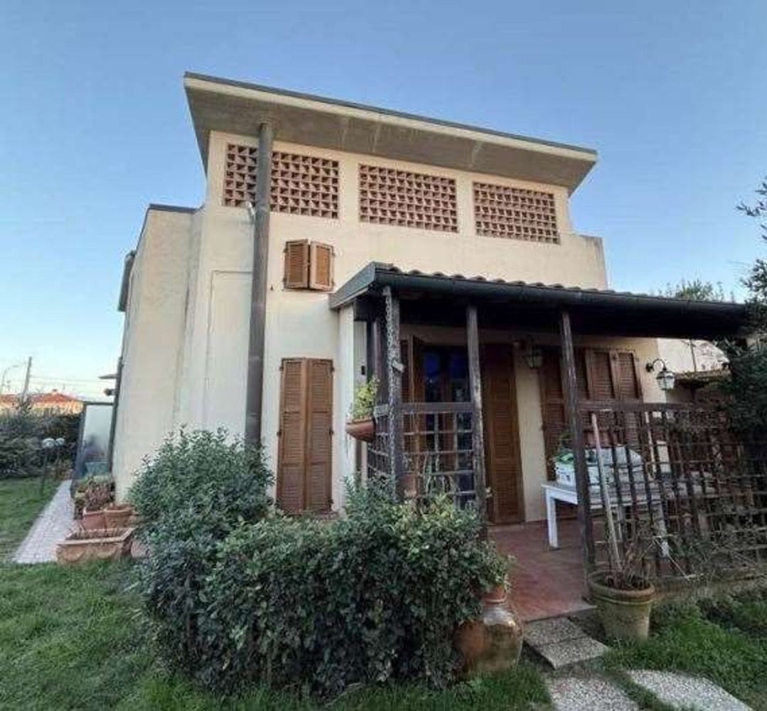 Villa de 11 dormitorios en Pisa, Italy No. 359884