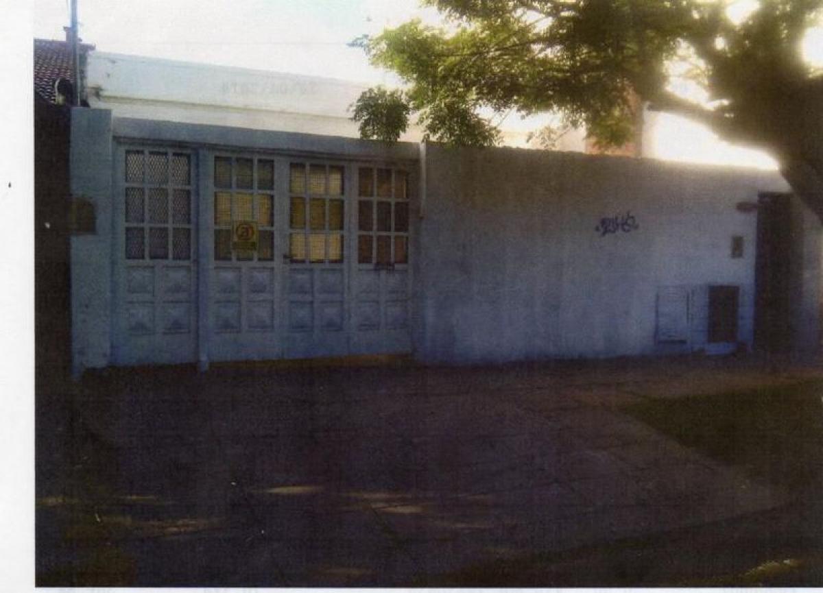 2 bedrooms House in Tres de Febrero, Argentina No. 848