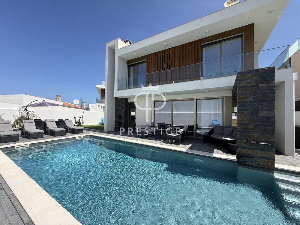 Villa de 4 dormitorios en Caldas da Rainha, Portugal No. 212580