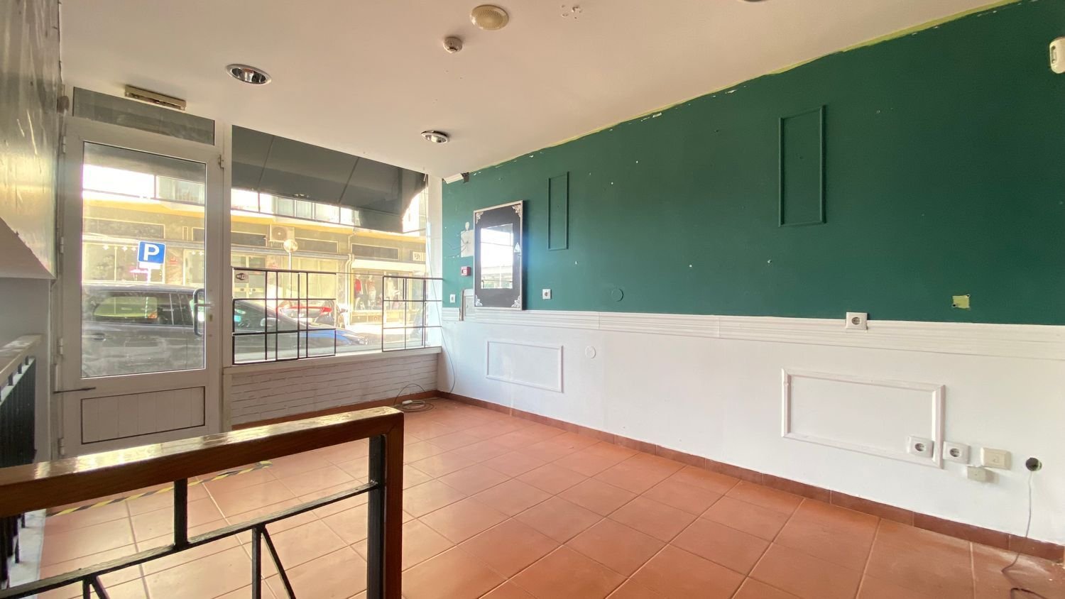 109m² Commercial property in Oeiras, Portugal No. 223575