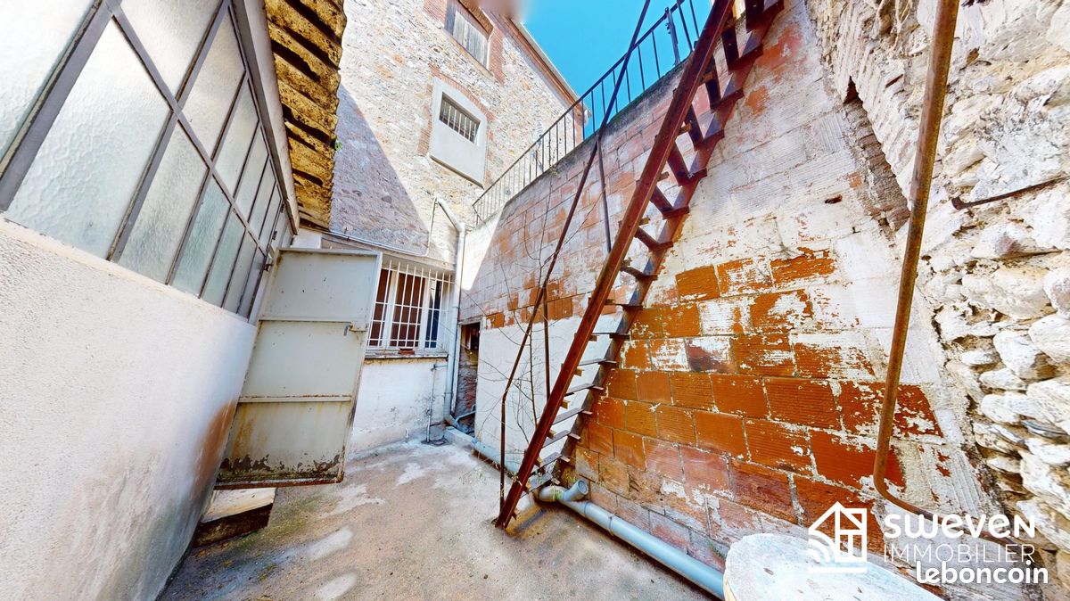 5 bedrooms House in Thuir, France No. 288233