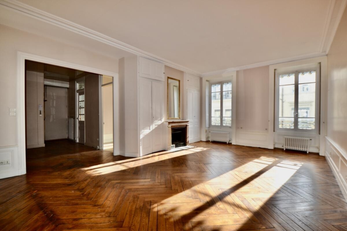 3 bedrooms Apartment in Lyon, France No. 346433