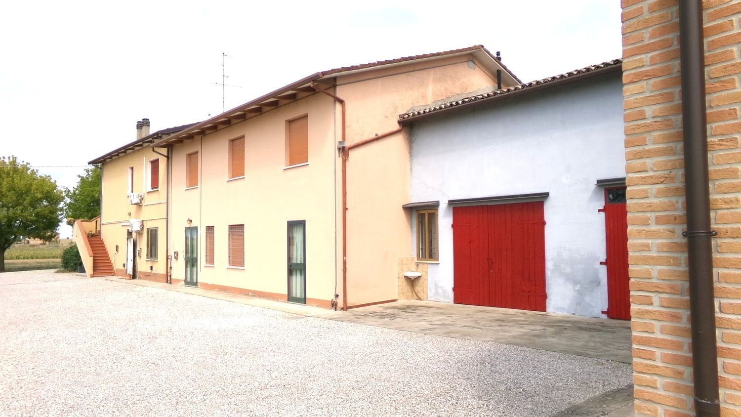 Дом с 12 комнатами в Терре дель Рено, Италия № 301898