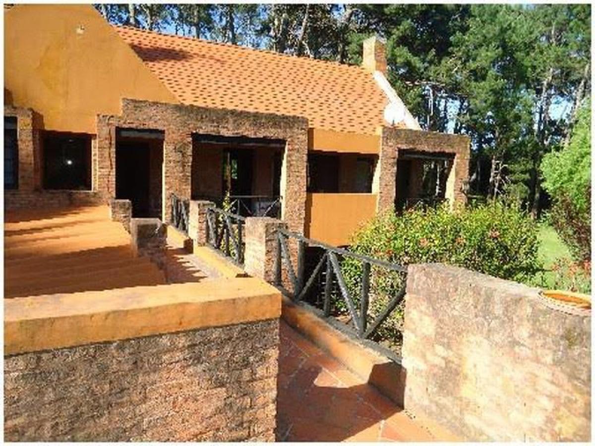 Casa de 3 dormitorios en Maldonado, Uruguay No. 9694