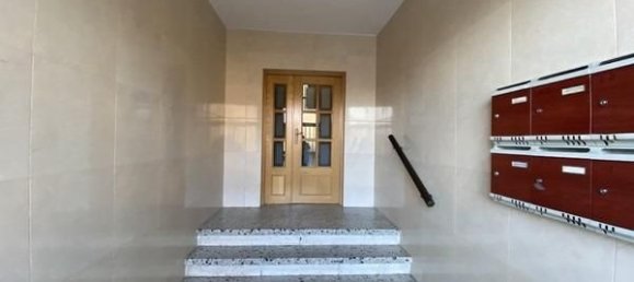 Apartamento de 3 dormitorios en León, Spain No. 77816 5