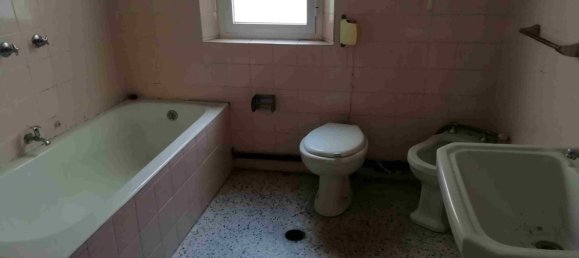 Apartamento de 3 dormitorios en León, Spain No. 77816 4