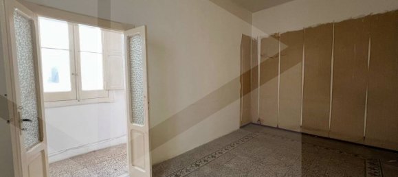 4-salle Appartement à Bari, Italy No. 18423 12