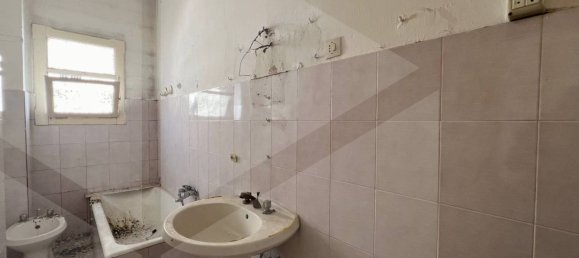 4-salle Appartement à Bari, Italy No. 18423 20