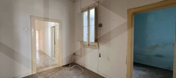 4-salle Appartement à Bari, Italy No. 18423 10