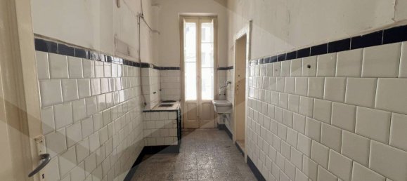 4-salle Appartement à Bari, Italy No. 18423 9