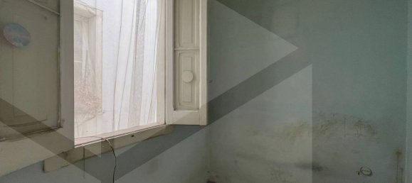 4-salle Appartement à Bari, Italy No. 18423 21