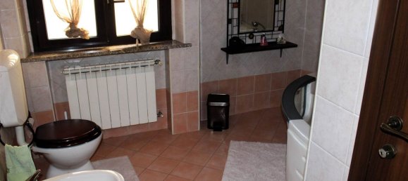 Дом с 5 комнатами в Трино, Италия № 72369 30