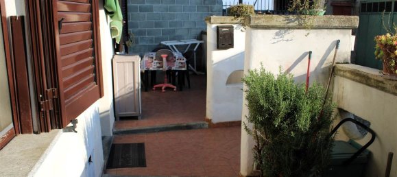 Дом с 5 комнатами в Трино, Италия № 72369 3