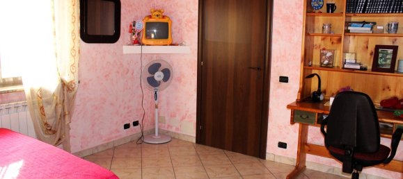 Дом с 5 комнатами в Трино, Италия № 72369 46