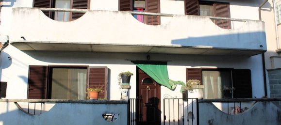 Дом с 5 комнатами в Трино, Италия № 72369 2