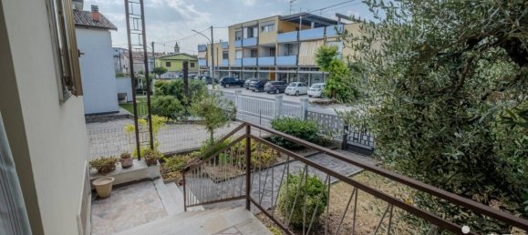 3 bedrooms Villa in Castel Goffredo, Italy No. 326527 4