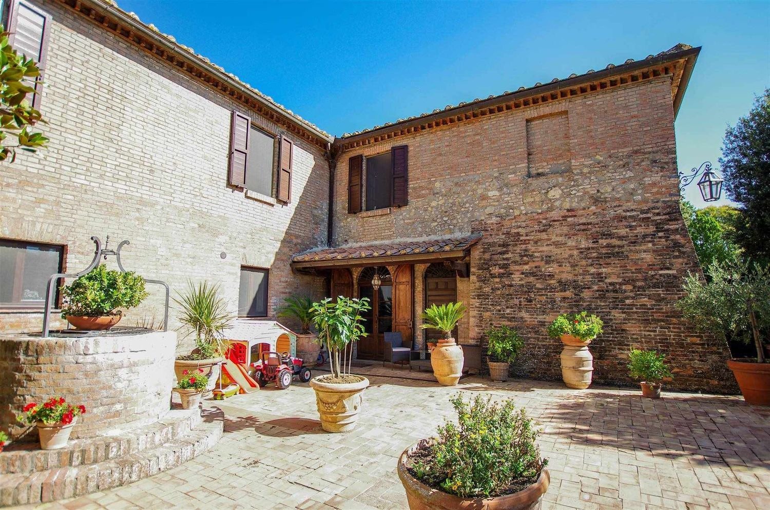 11 rooms Villa in Monteroni d'Arbia, Italy No. 165127