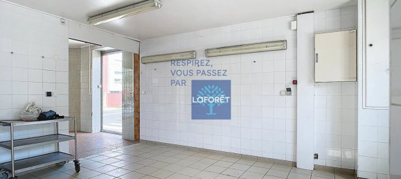 3 bedrooms Commercial property in Creil, France No. 91844 4