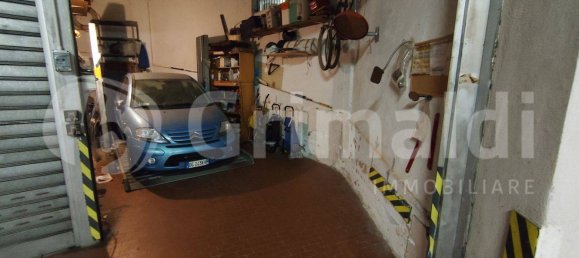  مرآب في Milan, Italy 21متر مربع رقم 350903 6