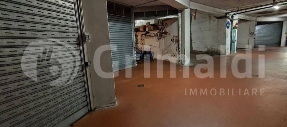  مرآب في Milan, Italy 21متر مربع رقم 350903 9