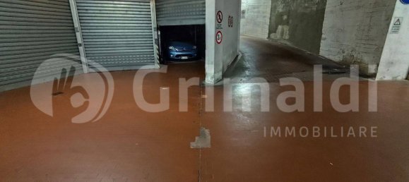  مرآب في Milan, Italy 21متر مربع رقم 350903 5