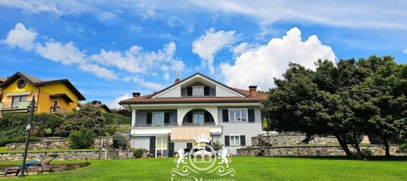 5 bedrooms Villa in Arizzano, Italy No. 135949 2