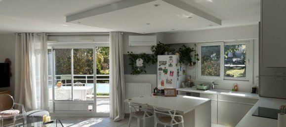 Квартира с 3 спальнями в Сесен, Франция № 339282 2