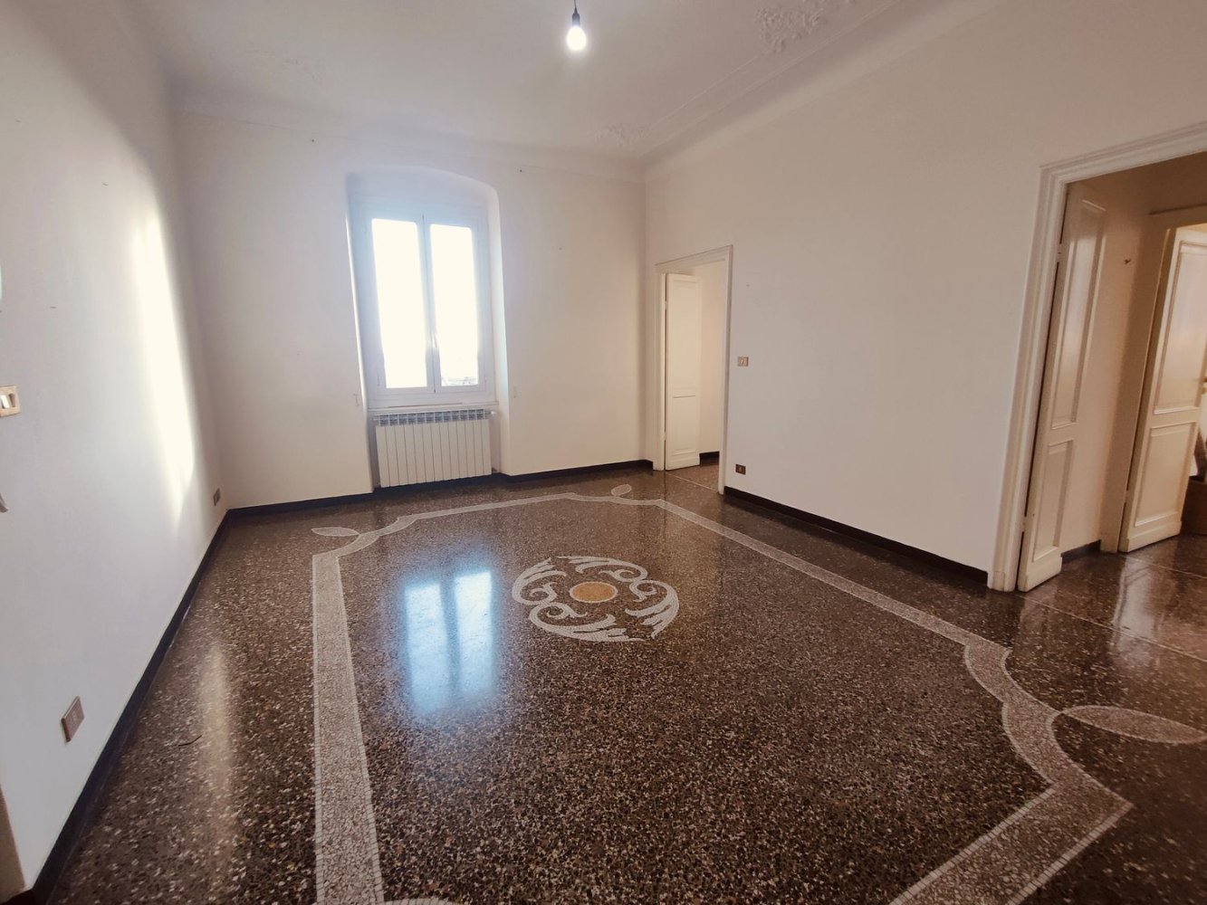 7غرفة شقة في Genoa, Italy رقم 211450