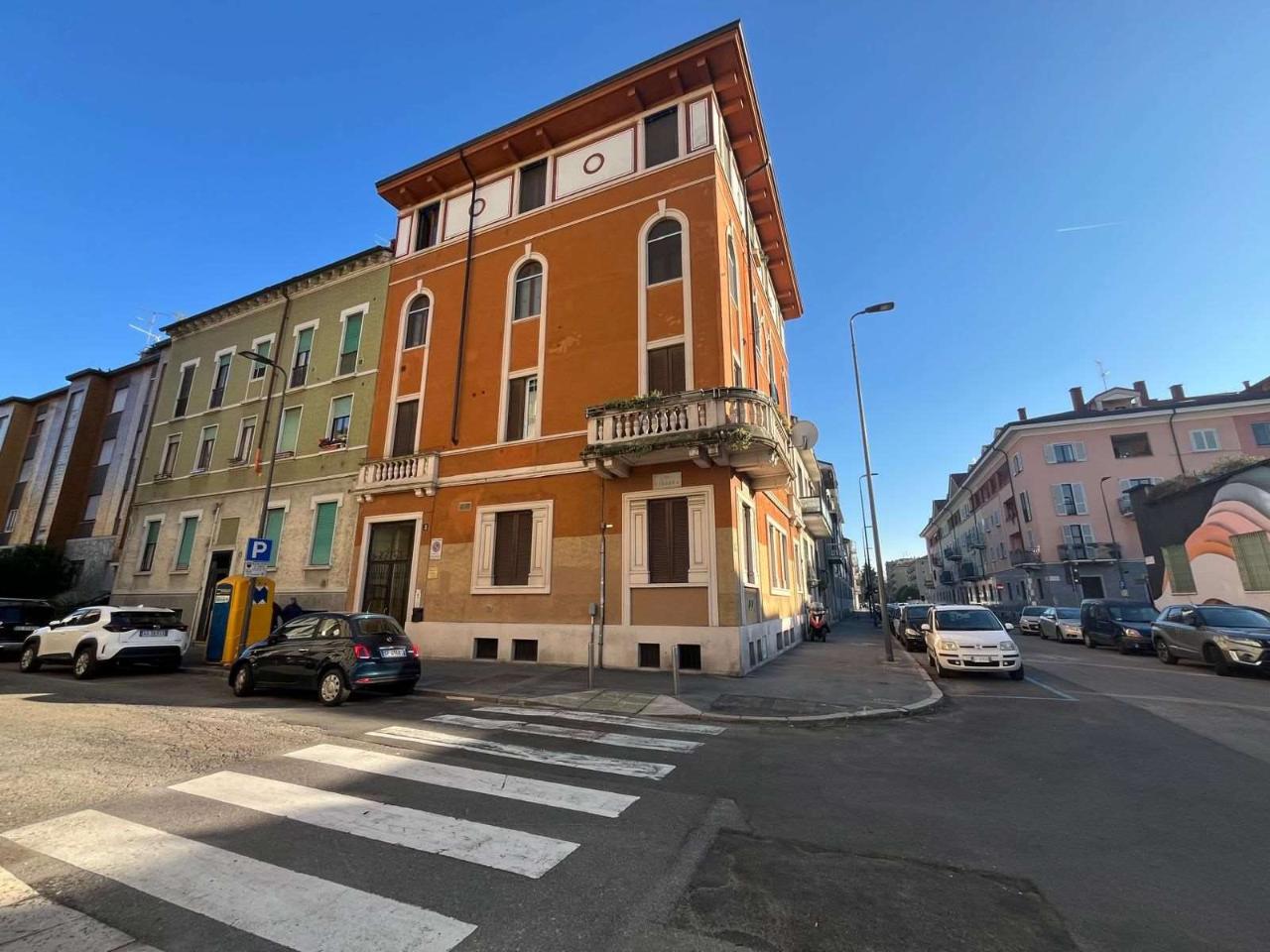 3 rooms Apartment in Milan, Italy No. 242648