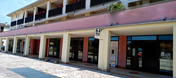 Imóvel comercial de 2 divisões em Castiglione delle Stiviere, Italy N.º 317998 2