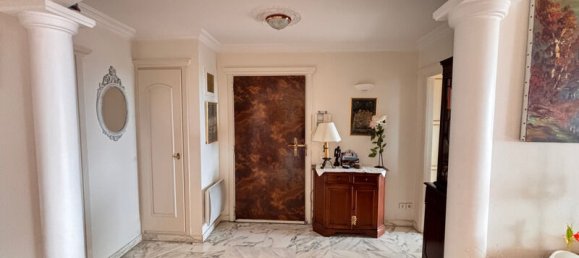 Apartamento de 2 dormitorios en Nice, France No. 329976 3