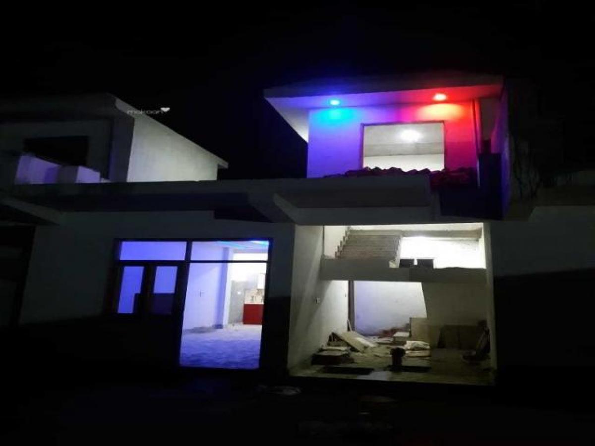 3 bedrooms House in Noida, India No. 65218