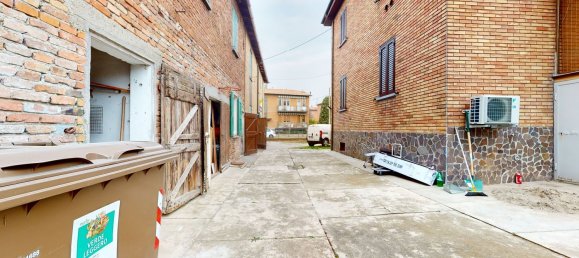 6غرفة منزل في Calderara di Reno, Italy رقم 86094 23