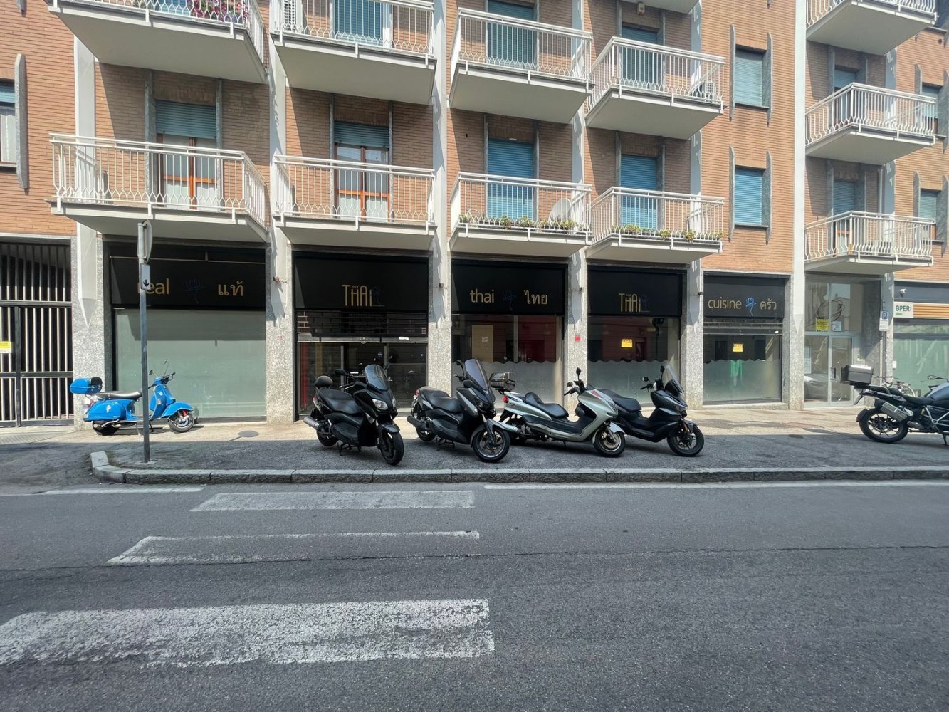  عقار تجاري في Monza, Italy 180متر مربع رقم 359783