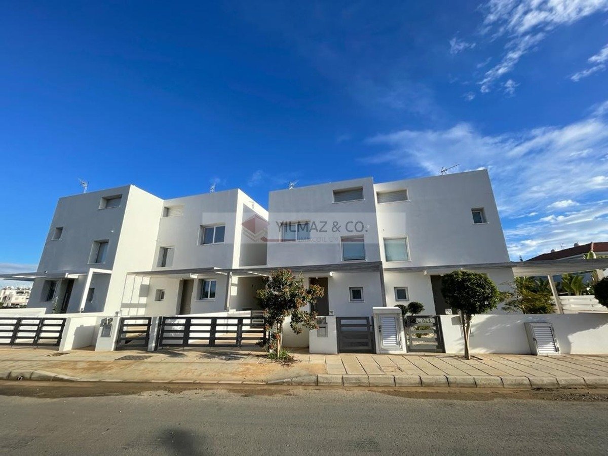 3 rooms House in Paralimni, Cyprus No. 24140