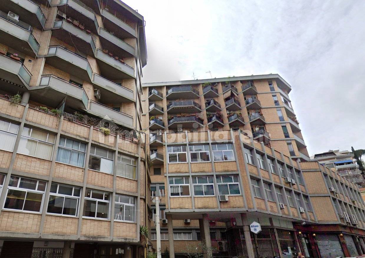 3 bedrooms Apartment in Rome, Italy No. 335902