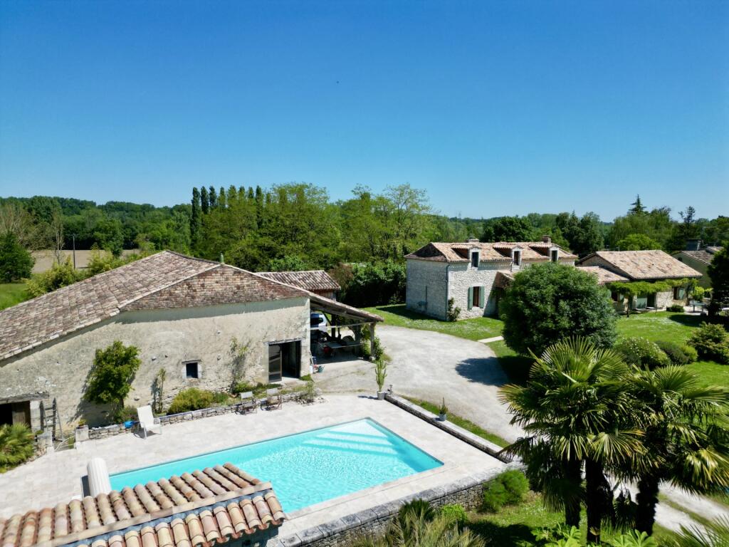 3 bedrooms Castles in Eymet, France No. 339207