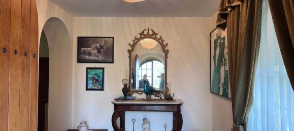 5 bedrooms Villa in Arezzo, Italy No. 337269 5