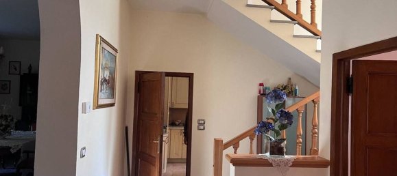 5 bedrooms Villa in Arezzo, Italy No. 337269 6