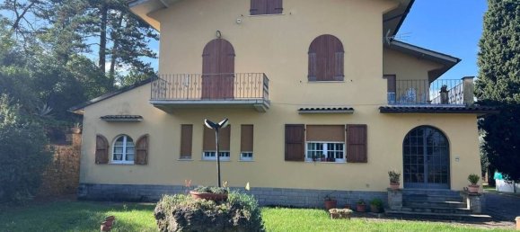 5 bedrooms Villa in Arezzo, Italy No. 337269 2